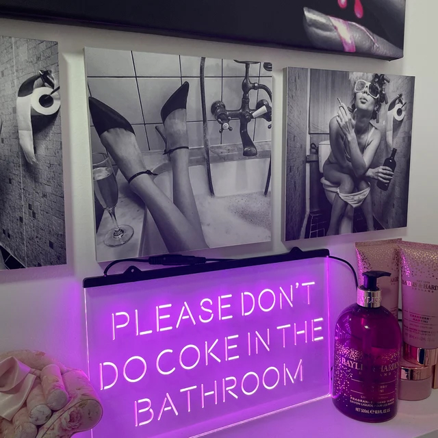 please dont do coke in the bathroom light