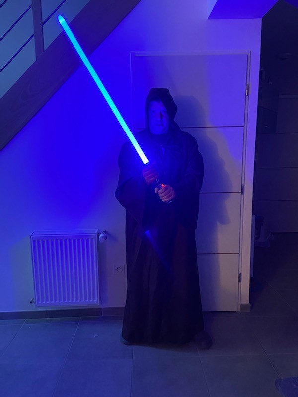 Luke Skywalkers Sabre laser comme décapsuleur, look acier inoxydable avec  pendentif porte-clés, traitement très solide, 13cm, pour le bar de la  maison : : Cuisine et Maison