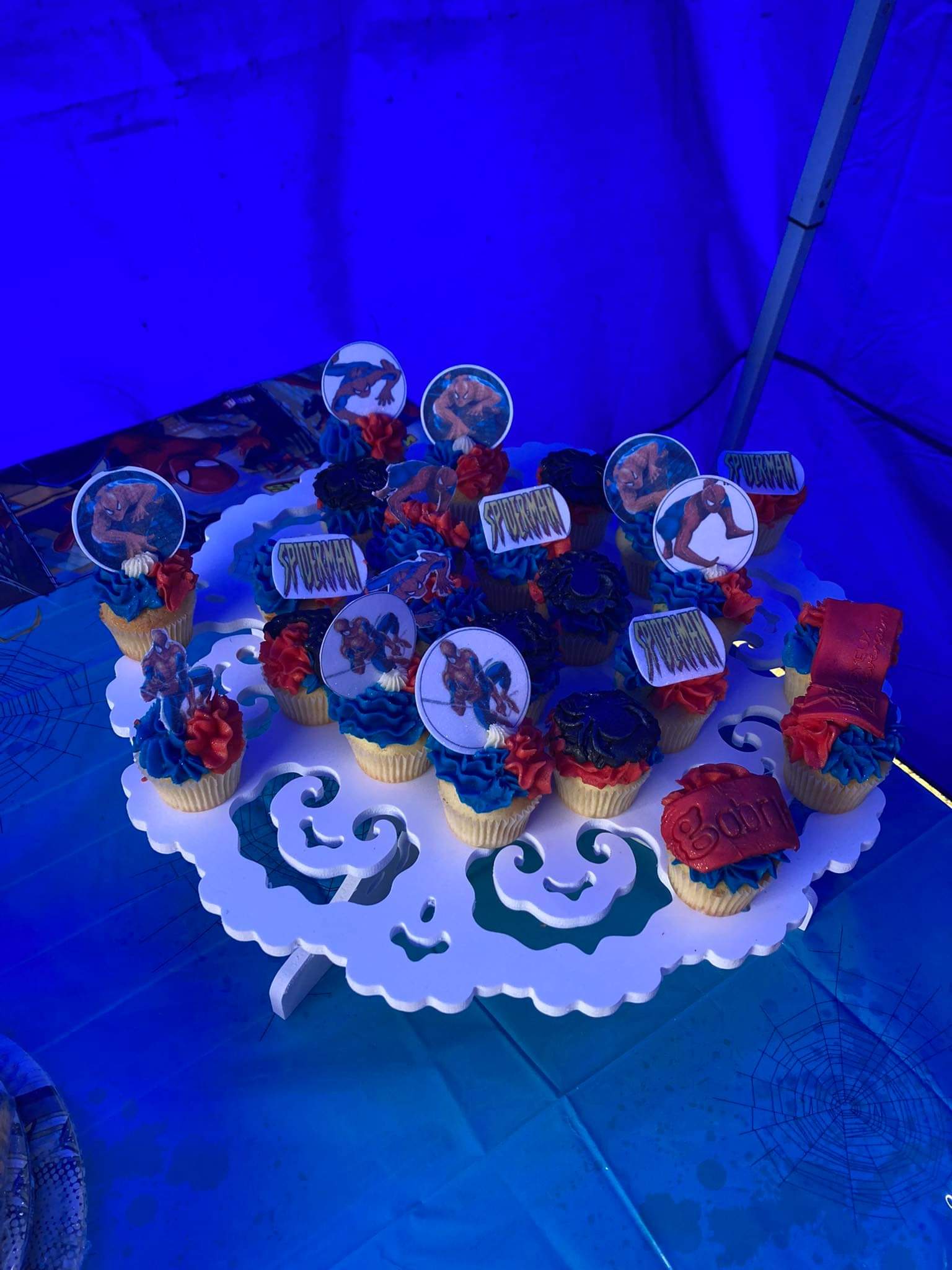 Cupcakes thème Disney Miraculous sur commande à la Réunion! – Délicecupcakes